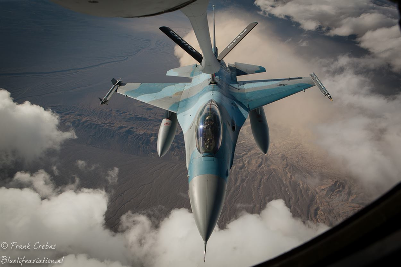 Illustration for article titled Check Out This Aggressor F-16 Refueling Over A Sandstorm